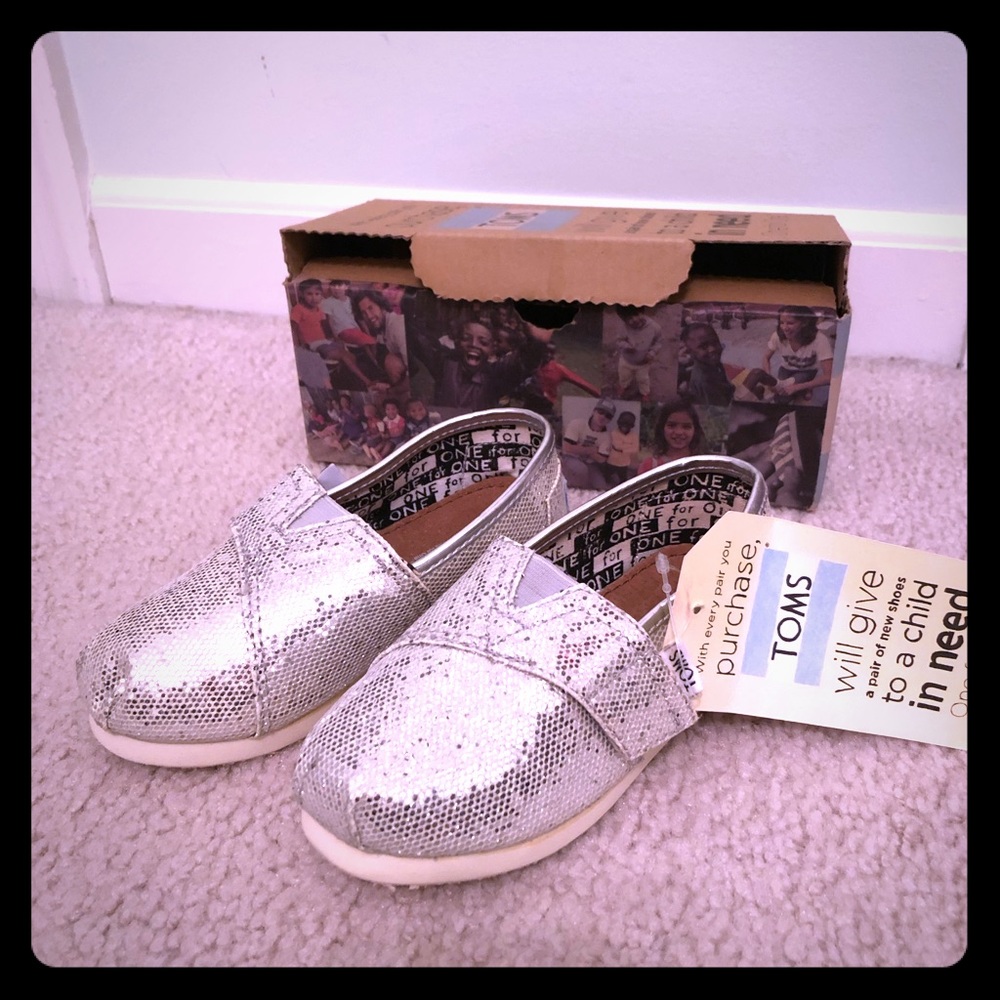 TOMS. Silver glitter shoes. 8.5